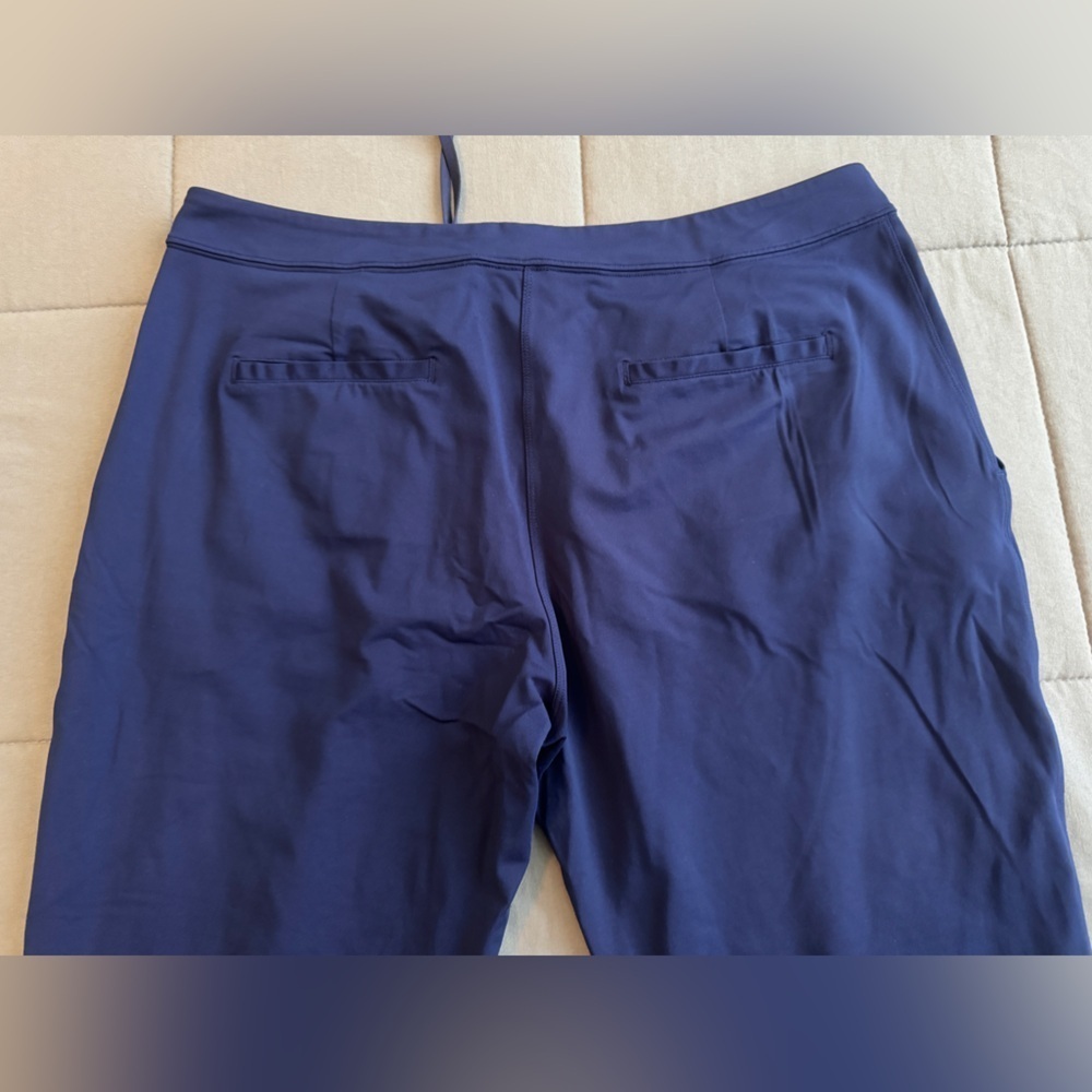 Preloved Lululemon Pants in a Navy Blue - Picture 6 of 7